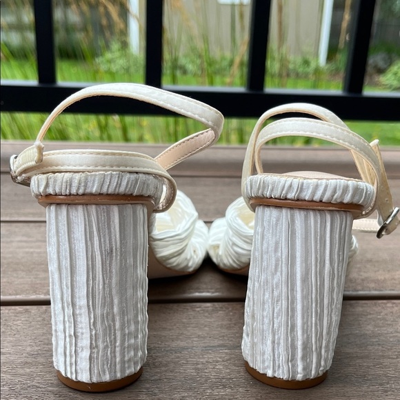 Ruffled Twist Top Fabric Covered White Women's Heeled Sandals - Size 7.5 - Picture 12 of 13